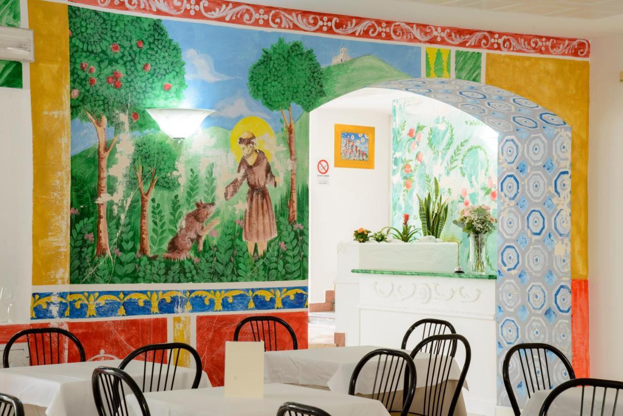 Hotel San Francesco E Il Lupo Γκούμπιο Εξωτερικό φωτογραφία