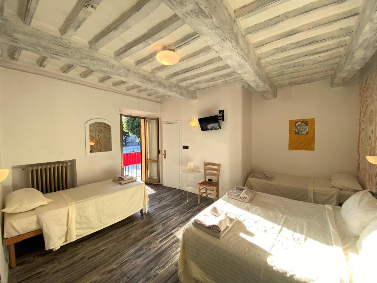 Hotel San Francesco E Il Lupo Γκούμπιο Εξωτερικό φωτογραφία