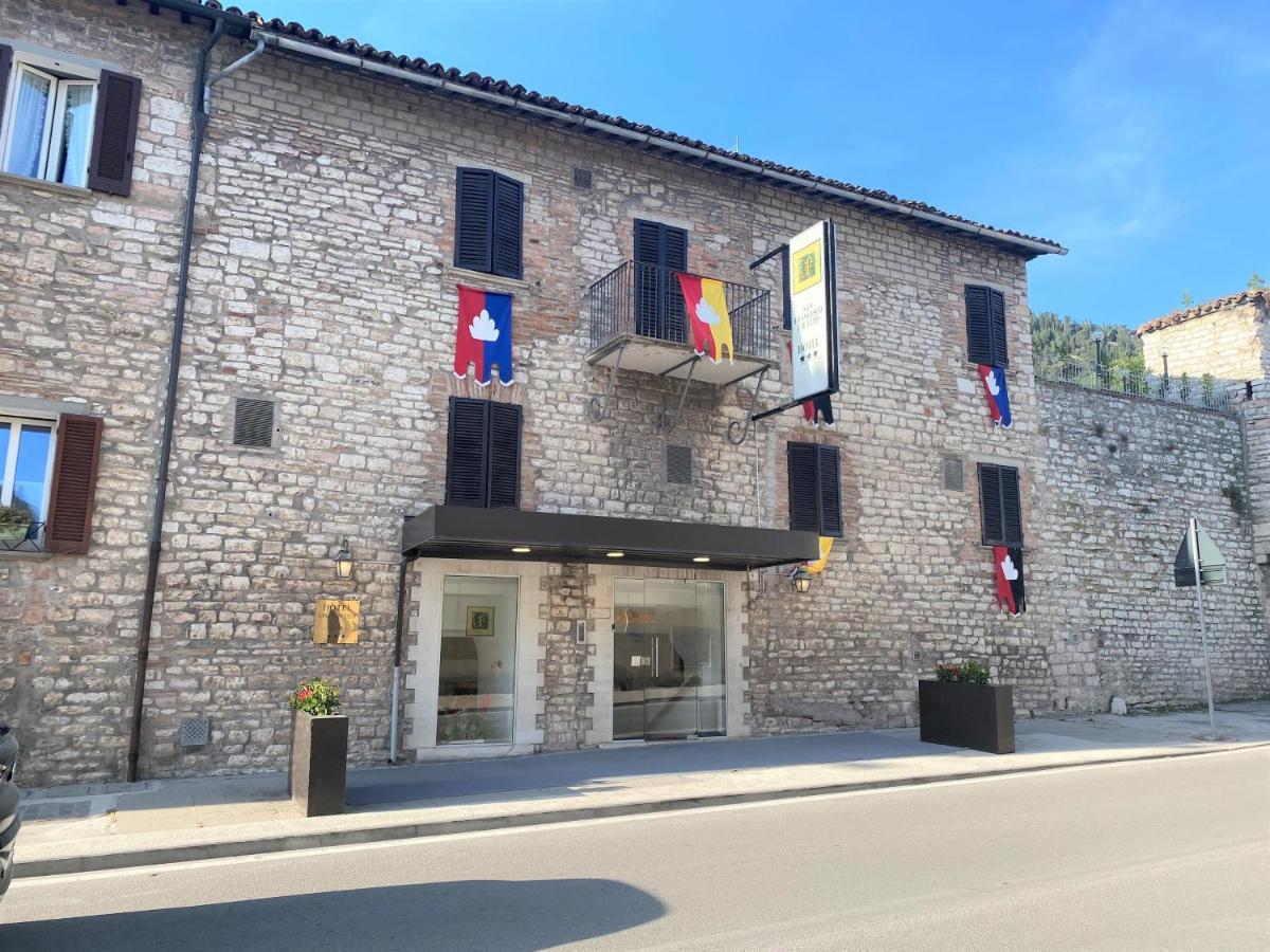 Hotel San Francesco E Il Lupo Γκούμπιο Εξωτερικό φωτογραφία