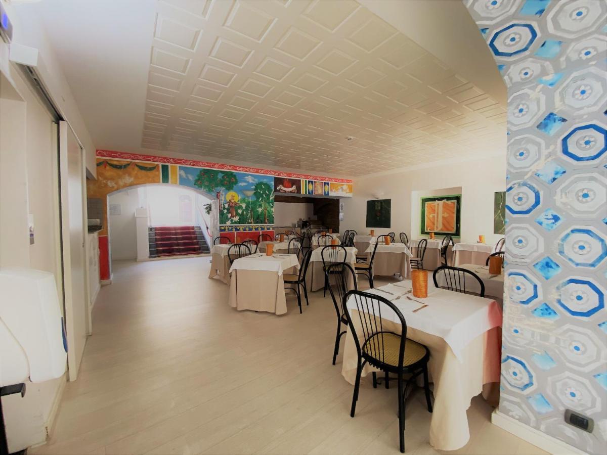 Hotel San Francesco E Il Lupo Γκούμπιο Εξωτερικό φωτογραφία